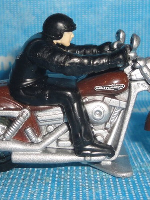 Hot Wheels Harley Davidson 1:64 scale motorcycle model, like new, rider not removable