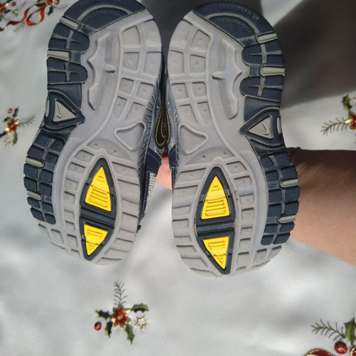 Nike boys' shoes like new, size 22.5