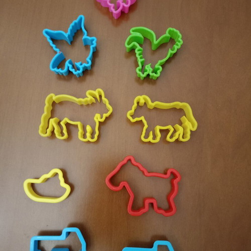 Children's Playdough Cutters Set of 9 Animals, Boat & Trucks like new
