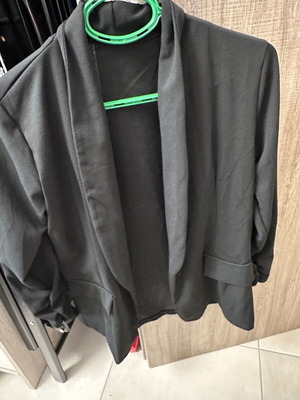Jacket used in sizes S and M