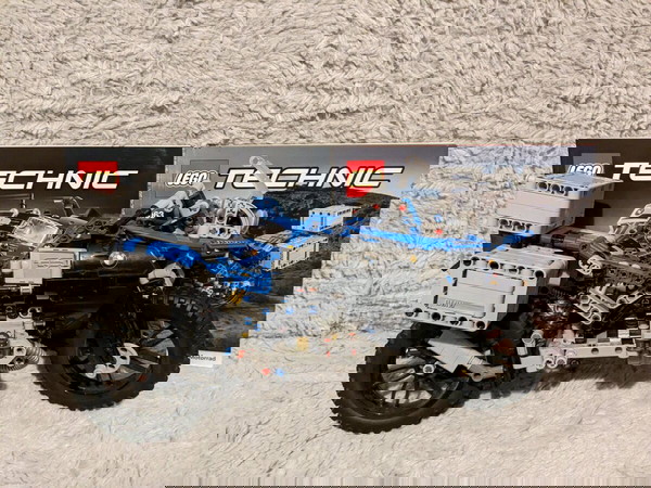 LEGO Technic BMW R 1200 GS Adventure 42063