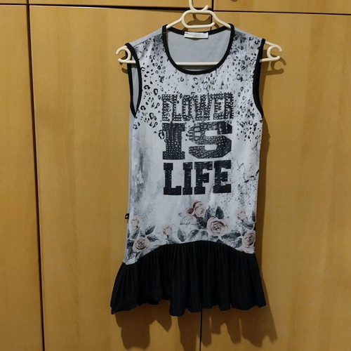 Children's sleeveless dress with pleated hem like new