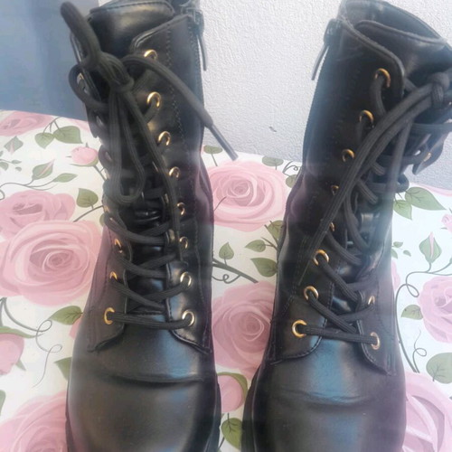 Black boots with gold zipper size 38, used, 5 cm heel