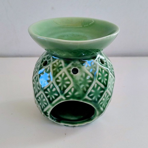 Green ceramic pineapple-shaped aroma diffuser, 8cm