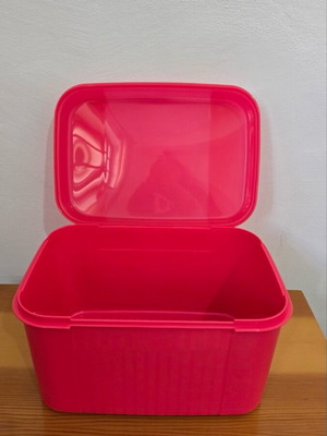 Tupperware bread box in large capacities, new