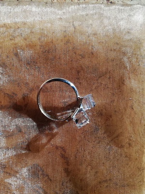 Elegant silver ring with two Swarovski crystal cubes, new