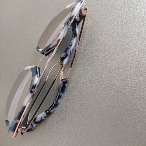 Med sunglasses used with metal and acetate frame, pink gold lenses