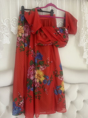 Karavan set like new, medium size top and skirt