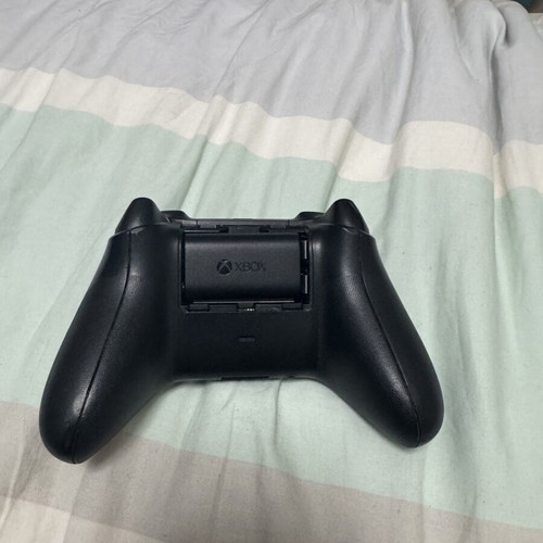 Xbox Series X controller with rechargeable battery