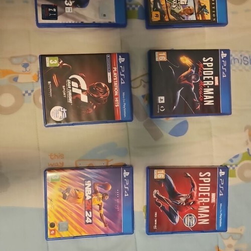 Ps4 used with 6 games and 2 headphones