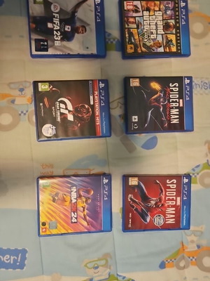 Ps4 used with 6 games and 2 headphones