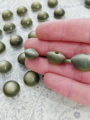 Vintage olive buttons from the 1960s, set of 78, new