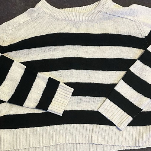 Striped crop sweater used, size M, black and white
