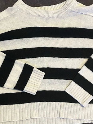 Striped crop sweater used, size M, black and white