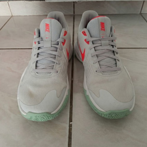 Nike Basketball Shoes like new, size 45.5, gray