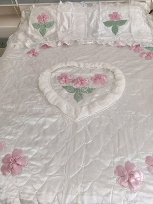 Bridal satin quilt and pillowcases set new