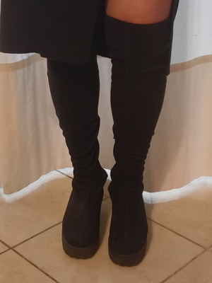 Black women's boots size 37, classic style