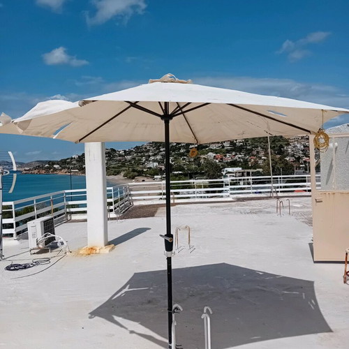 Garden veranda umbrella like new, aluminum frame without canopy