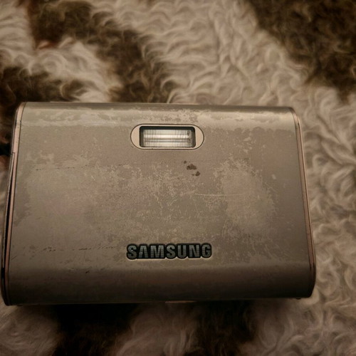 Samsung Digimax i70 Slide digital camera used with case and memory card