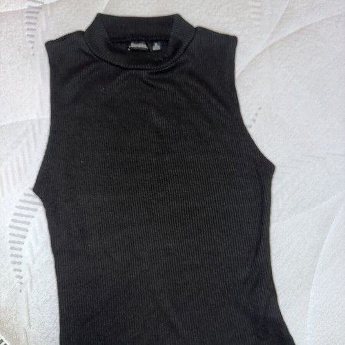 Bershka black top like new, size M