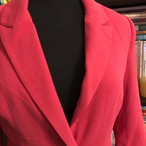 Women's fuchsia blazer like new with herringbone pattern and belt
