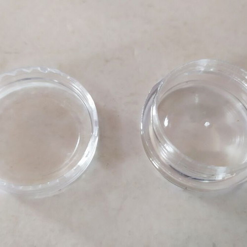 Transparent circular capsules like new, box of 12 pieces