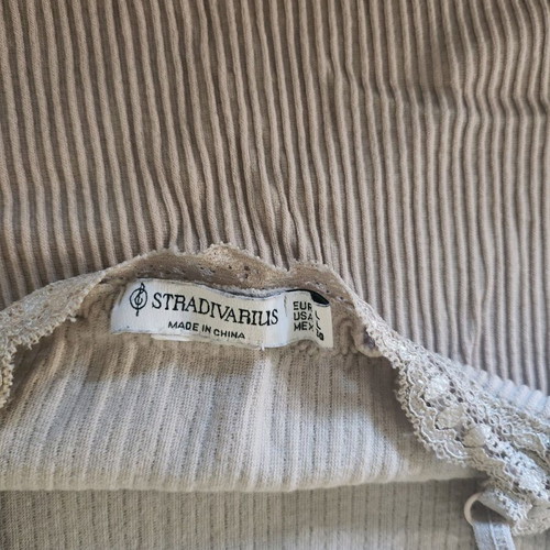 Stradivarius lilac crop top large like new with lace details