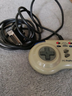 Pc gaming joypad ProPad 6 used with rapid fire switches