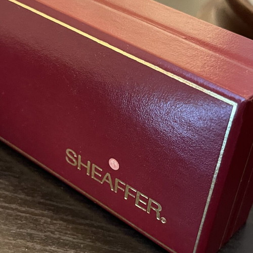 Sheaffer 14K 585 fountain pen used with box and 2 refills
