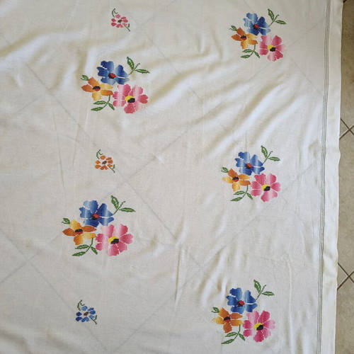 Woven white tablecloth 1.60m x 2.10m