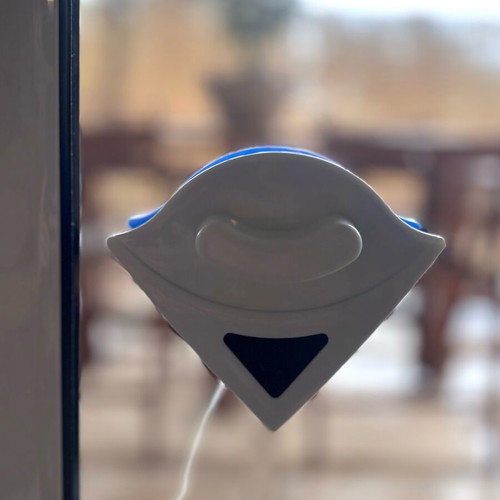 Magnetic window cleaning device used