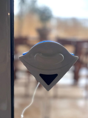 Magnetic window cleaning device used