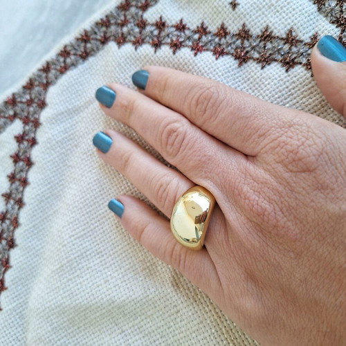 Gold ring size 18 plastic used