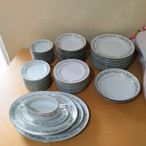 Acsons Diamond China Francine Vintage Serving Set 93 Pieces like new