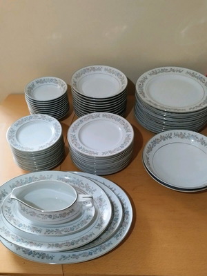 Acsons Diamond China Francine Vintage Serving Set 93 Pieces like new