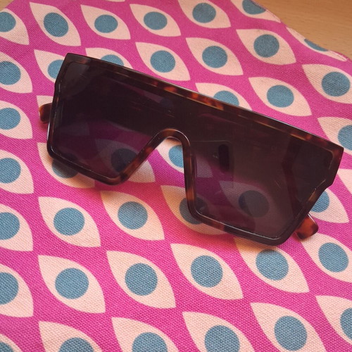 Tommy by Thomas Sunglasses mask style, tortoise color, like new
