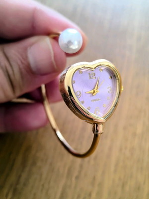 Women's heart-shaped bangle watch with pearl new