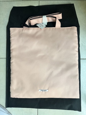 Prada Beauty τσάντα διπλής όψης καινούργια, παστέλ σομόν και μαύρο με μίνι πορτοφολάκι