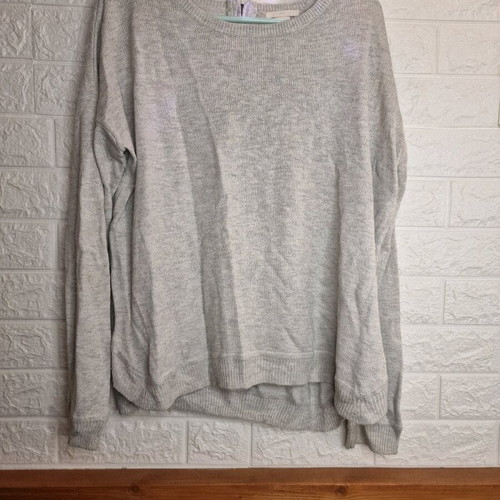 Pullover with zipper like new, size small