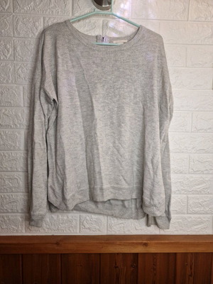 Pullover with zipper like new, size small