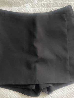 Shorts skirt size M like new