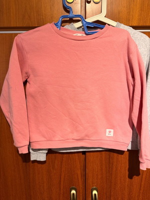 Set of two girls' sweatshirts like new, H&M, gray and pink, ages 4-5