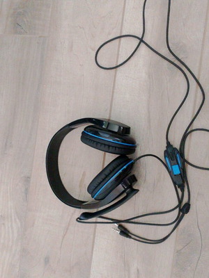 Gaming headphones new in excellent condition