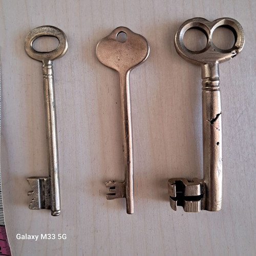Brass keys used, set of 3, vintage bank drawer locks