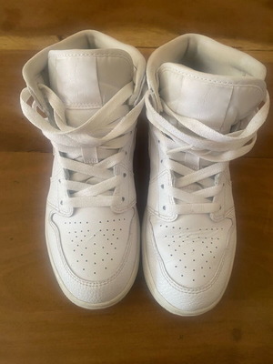 Nike Air Jordan sneakers size 37.5 used, white