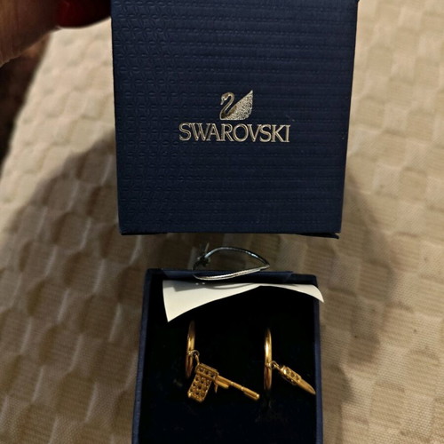 Swarovski James Bond ring set No 58 like new, gold color