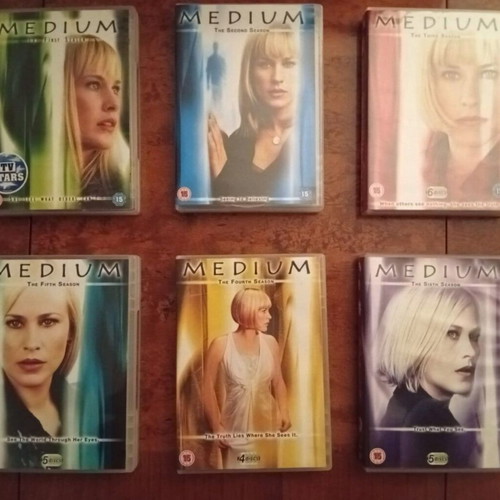 DVD TV series Nip/Tuck, Medium, Scrubs complete seasons, like new