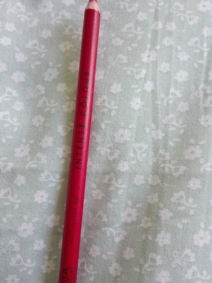 MUA lip pencil like new, buttery texture