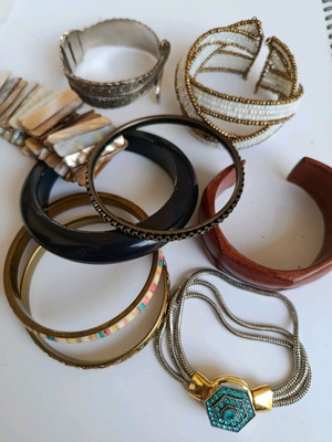 Various bracelets used, colorful pack