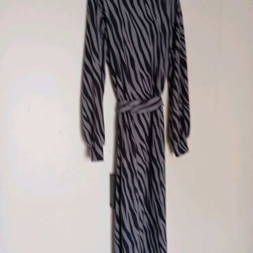 Bee me couture medium dress like new, black and gray